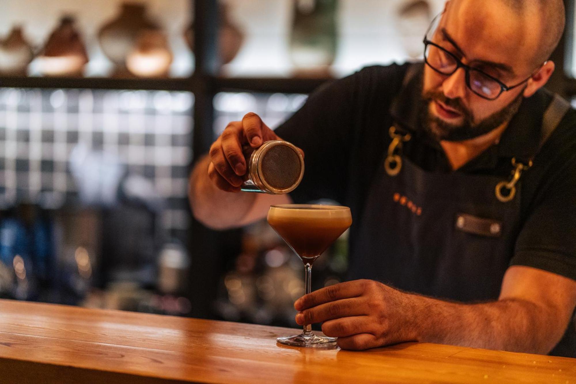 Sensi Azores Nature And Spa Ginetes Luaran gambar A barista preparing a coffee drink