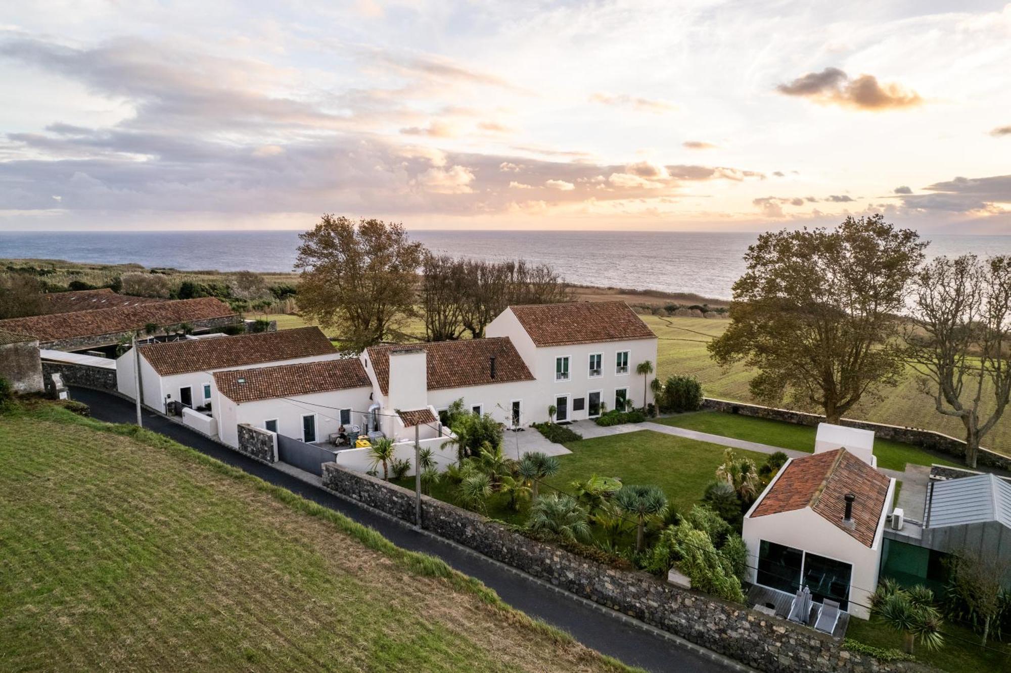 Sensi Azores Nature And Spa Ginetes Luaran gambar The main house of the Quinta do Canavial, the residence of the Count of Canavial