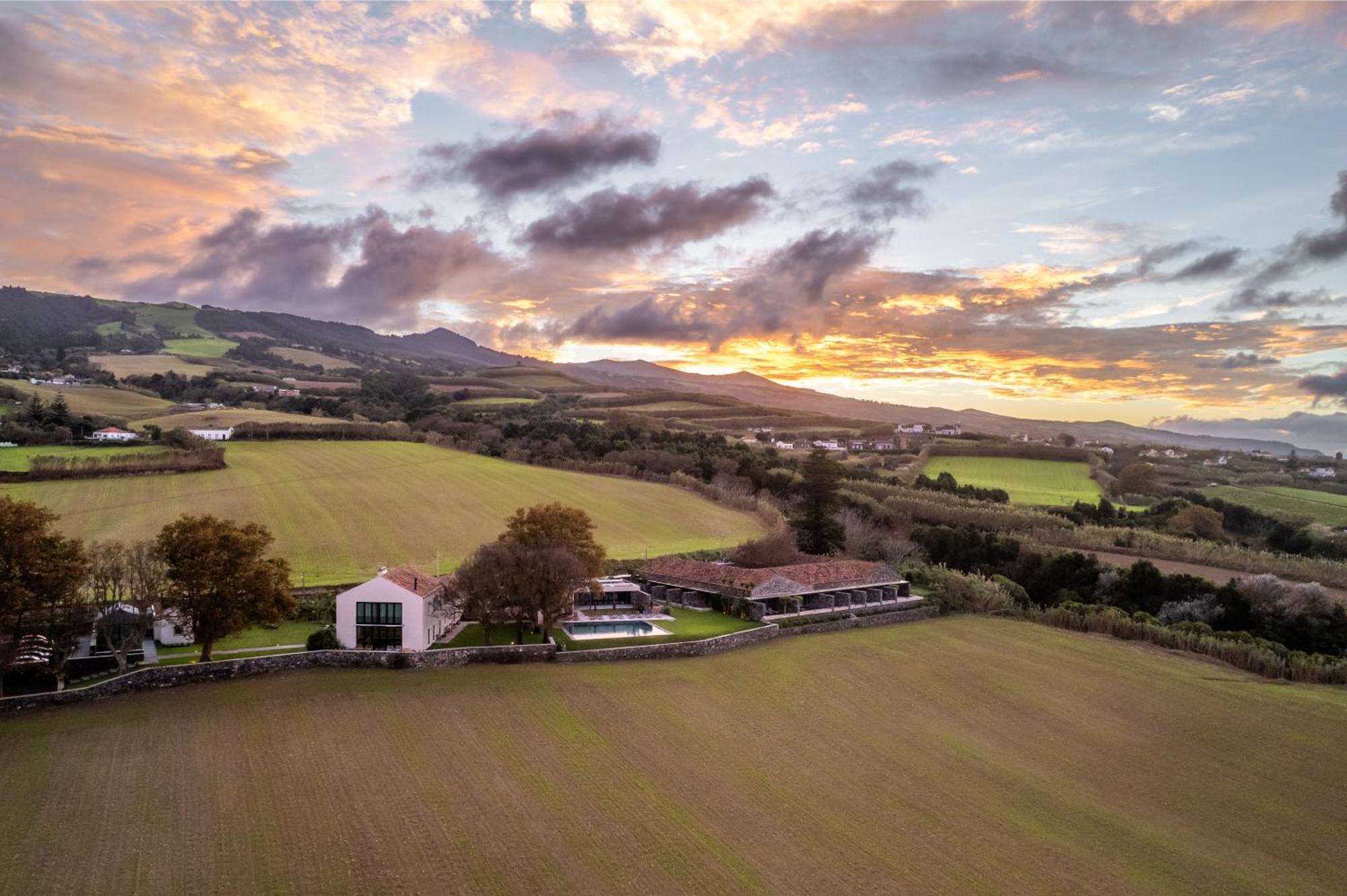Sensi Azores Nature And Spa Ginetes Luaran gambar The Old School House, Llanfairpwll, North Wales